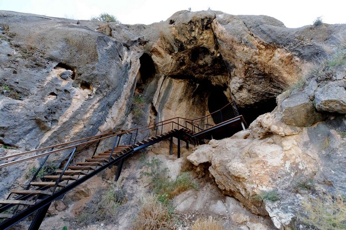 The Cueva-sima de la Serreta, Cieza