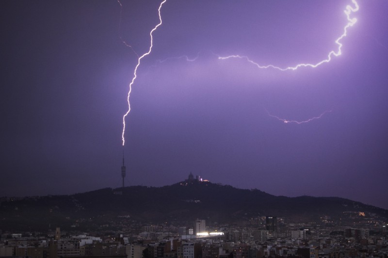 Murcia Today - August Was The Month With Most Lightning Strikes In Spain  This Century