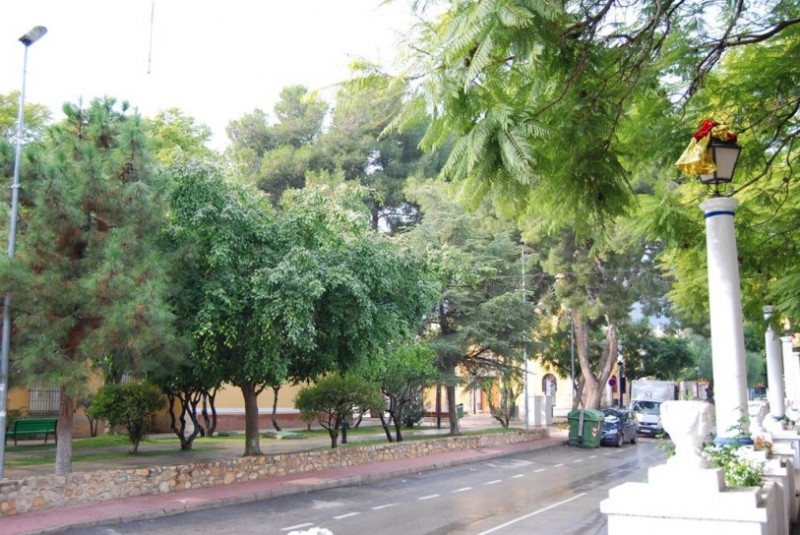 Plaza de las Américas and Casa Amarilla, Alhama de Murcia
