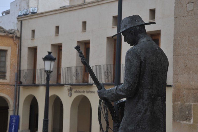 <span style='color:#780948'>ARCHIVED</span> - Saturday 26th October ENGLISH guided tour of central Yecla with tasting of Libricos