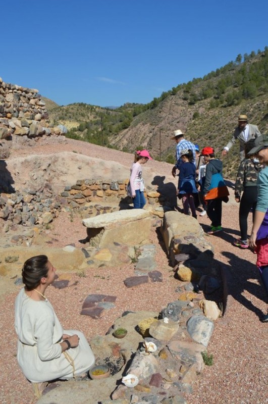 <span style='color:#780948'>ARCHIVED</span> - Saturday 16th November special ambiental visit to La Bastida