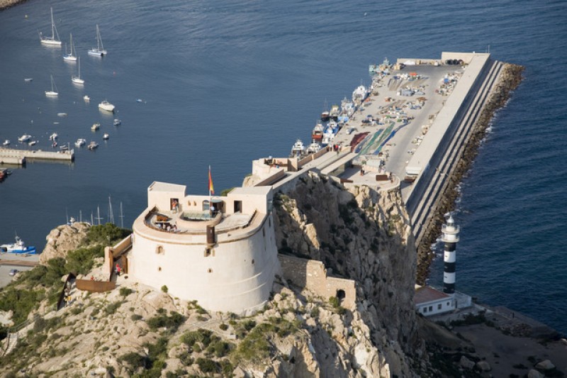 <span style='color:#780948'>ARCHIVED</span> - Sunday 8th March FREE guided theatrical route around Águilas