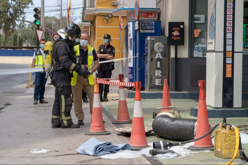<span style='color:#780948'>ARCHIVED</span> - One dies and four injured following explosion at petrol station in Cartagena