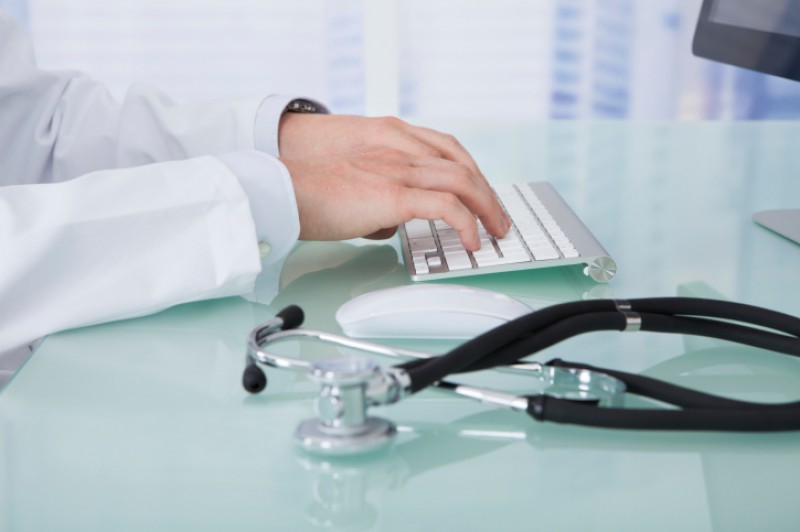 <span style='color:#780948'>ARCHIVED</span> - Patients in Valencia region can now make in-person or over-the-phone medical appointments again