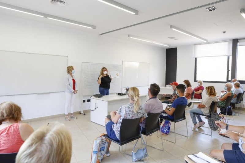 <span style='color:#780948'>ARCHIVED</span> - Still time to sign up for free Spanish classes in Alfaz del Pi