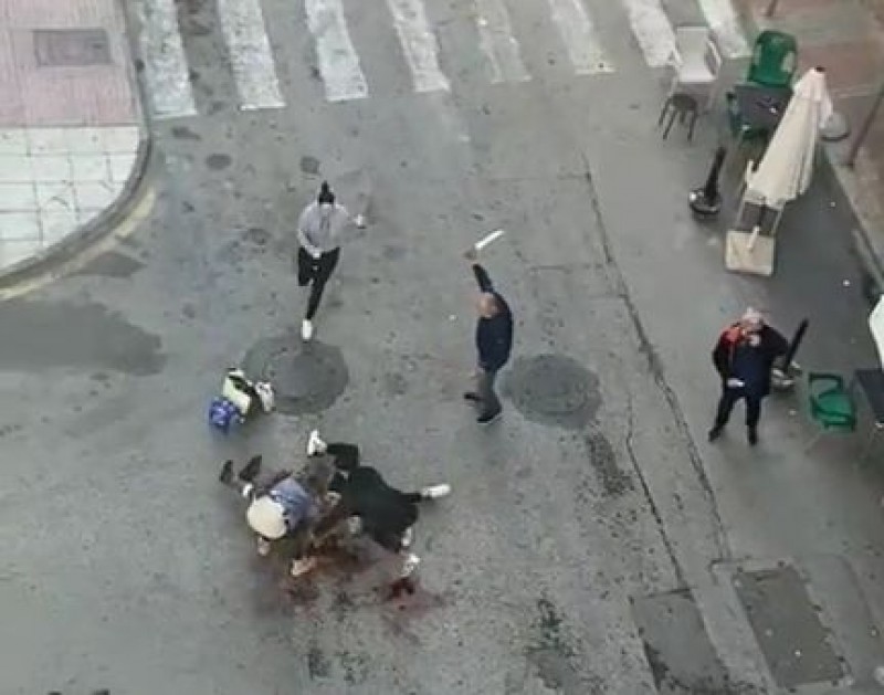 <span style='color:#780948'>ARCHIVED</span> - VIDEO: Molina de Segura man almost loses hand in brutal knife attack