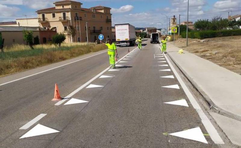 <span style='color:#780948'>ARCHIVED</span> - Spain trials new dragon teeth road signage designed to slow down motorists