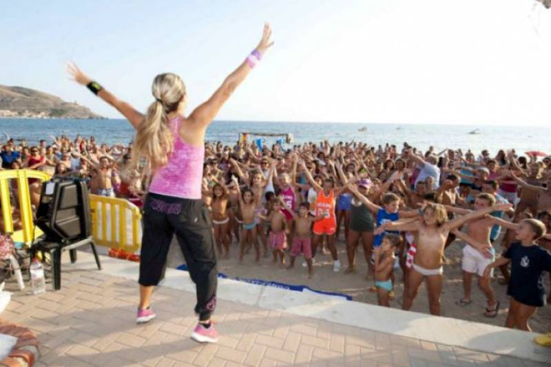 <span style='color:#780948'>ARCHIVED</span> - Zumba on the beaches in Puerto de Mazarron summer 2022