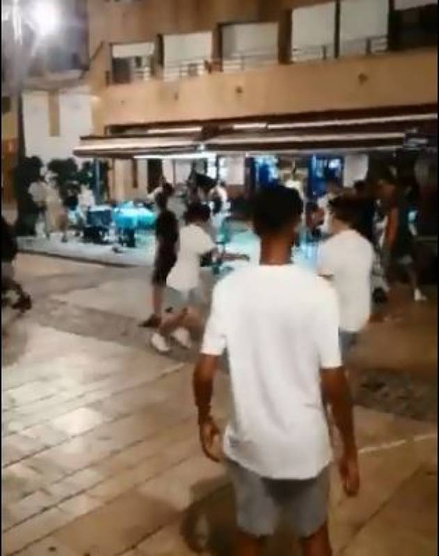 <span style='color:#780948'>ARCHIVED</span> - WATCH: Cartagena street violence escalates with gangs of youths attacking bar staff
