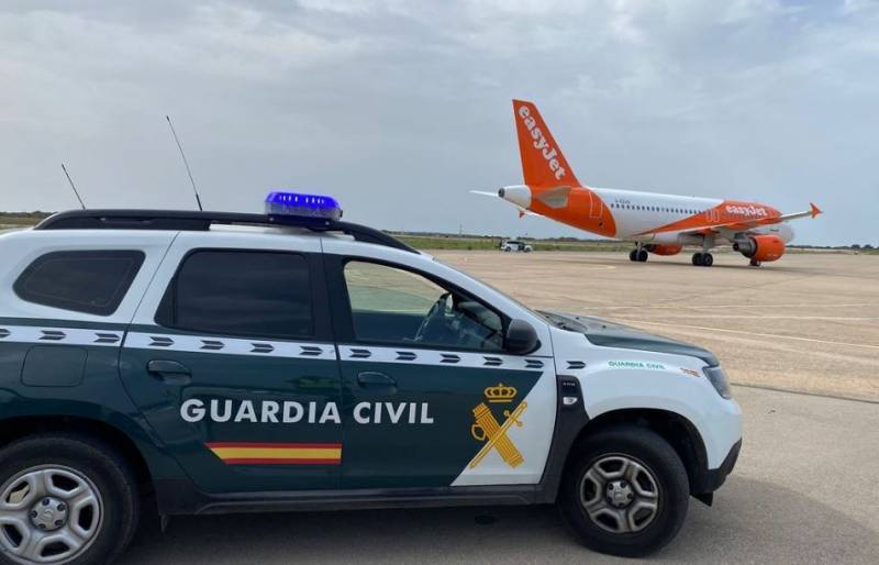 <span style='color:#780948'>ARCHIVED</span> - Brit teen arrested for bomb hoax on Spanish flight apologises for moment of madness