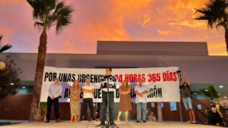 <span style='color:#780948'>ARCHIVED</span> - Mazarron protests against closure of 24-hour emergency service at Puerto de Mazarron health centre