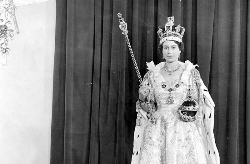 <span style='color:#780948'>ARCHIVED</span> - How did Spain react to the passing of Queen Elizabeth?