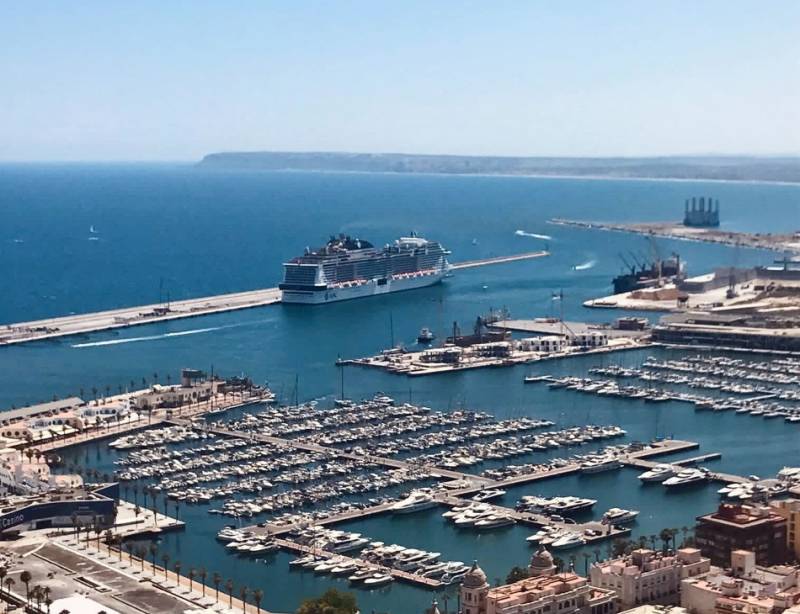 Alicante in talks with major shipping companies to position the province as a benchmark for cruise tourism