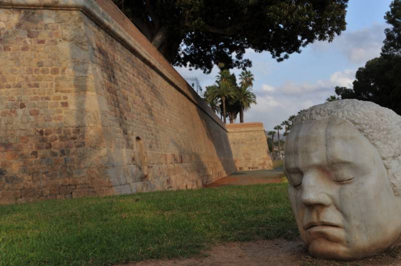 <span style='color:#780948'>ARCHIVED</span> - Man dies after falling from the top of the Muralla del Mar wall in Cartagena