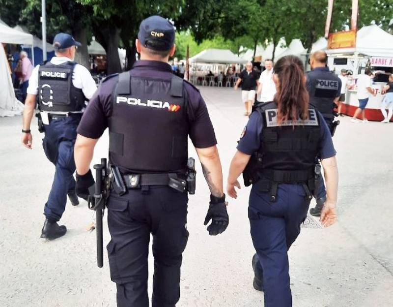 <span style='color:#780948'>ARCHIVED</span> - Spain removes minimum height requirement for police