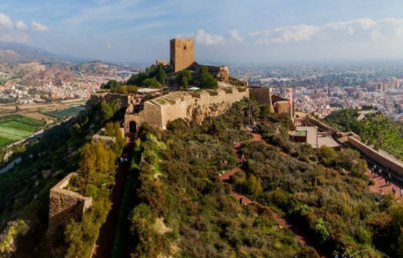 <span style='color:#780948'>ARCHIVED</span> - Falconry mornings at Lorca castle every Sunday in November