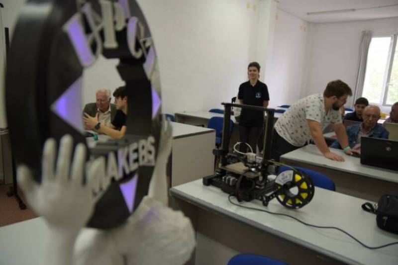 <span style='color:#780948'>ARCHIVED</span> - Cartagena University students print 3D protector to stop dogs - and people - urinating on lampposts