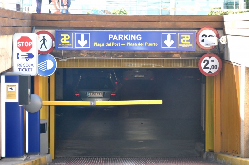 Parking Plaza del Puerto in Alicante City (2.0 metre height restriction)