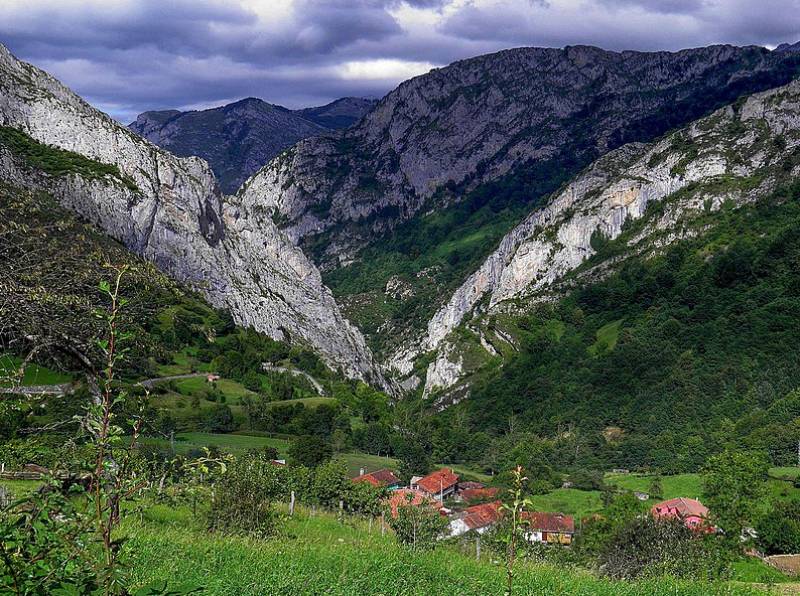 <span style='color:#780948'>ARCHIVED</span> - 4 Spanish villages that will pay expats to live there