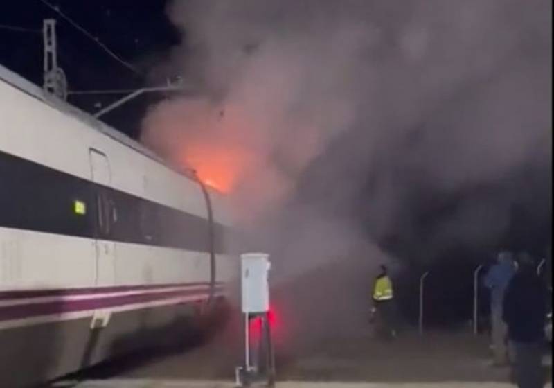 Five hurt and almost 130 passengers evacuated from Barcelona-Cadiz train after roof catches fire