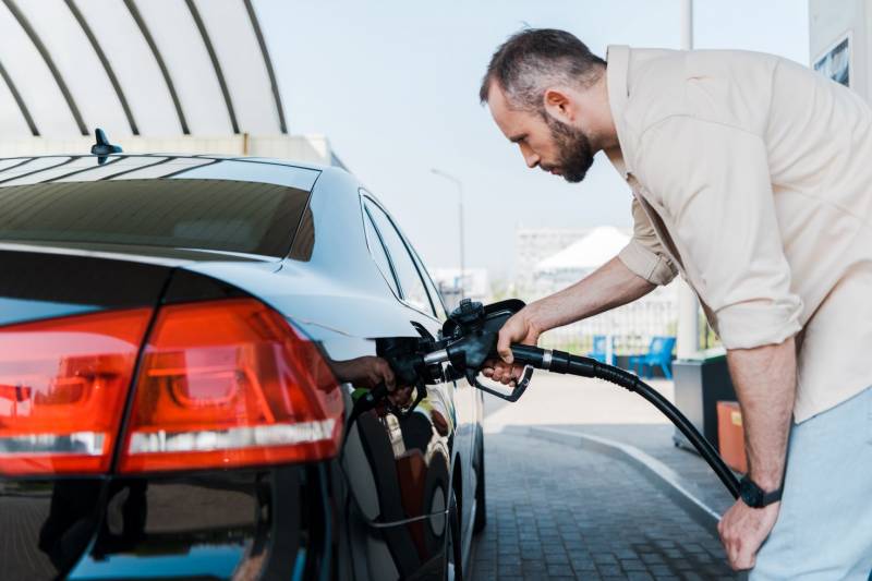 Fill up for less: days and times fuel is cheaper in Spain