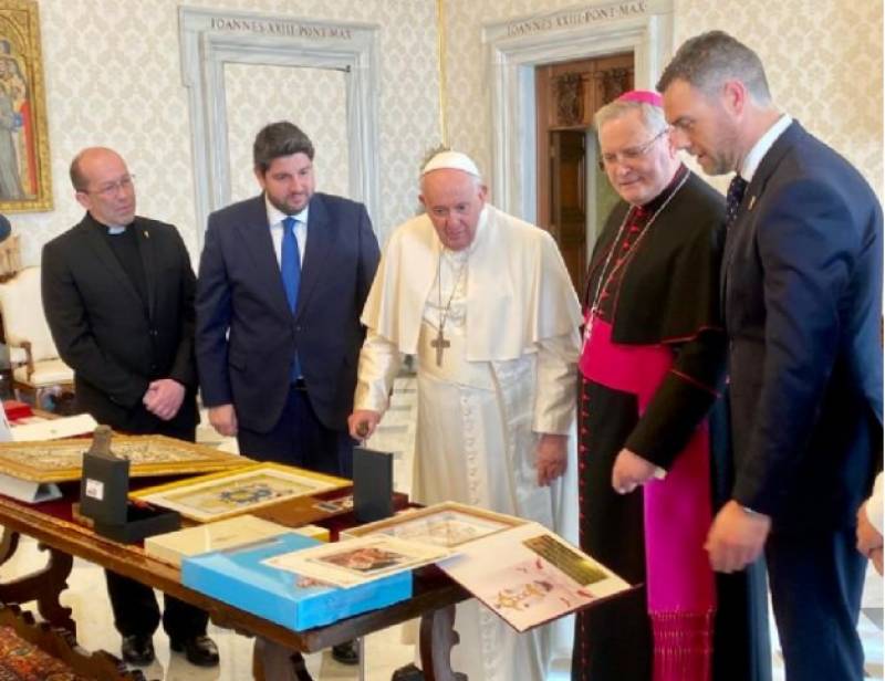 <span style='color:#780948'>ARCHIVED</span> - Caravaca de la Cruz delegates meet with the Pope to discuss Jubilee Year 2024
