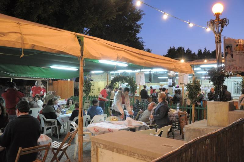 <span style='color:#780948'>ARCHIVED</span> - April 9 to 16 Barraca open-air restaurant gardens in the city of Murcia