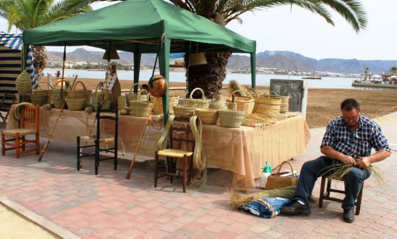 October 21 Monthly arts and crafts market in Puerto de Mazarron