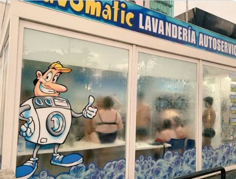 <span style='color:#780948'>ARCHIVED</span> - WATCH: Concert-goers scatter as torrential downpour dampens Murcia Warm Up festival
