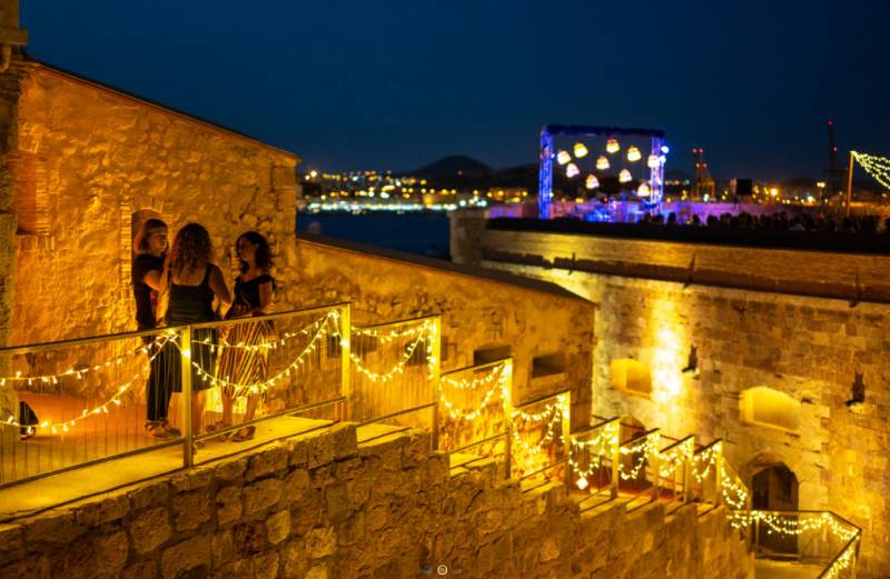 June 30 Atmospheric boat trip and live concert by Quique González and Toni Brunet in the harbour of Cartagena