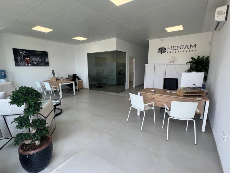 Heniam expands into new office next to the notary in Los Belones