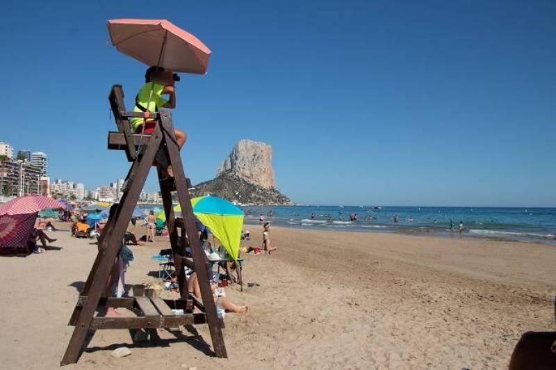 Summer lifeguard service begins on Alicante and Calpe beaches