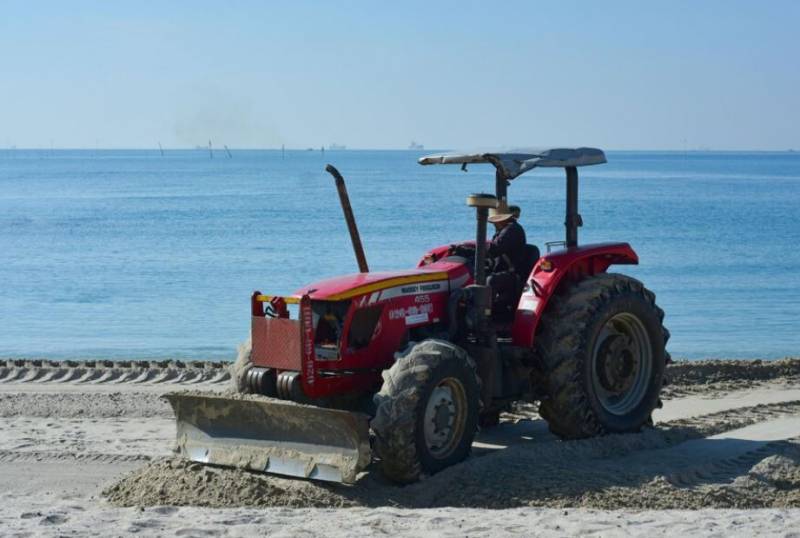 Sand on La Manga beach replaced with soil by accident