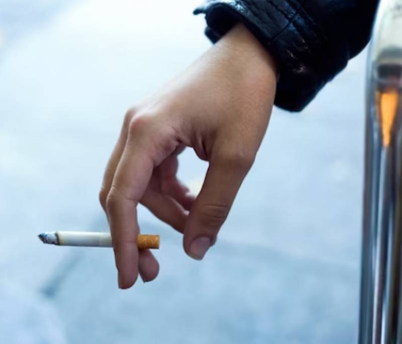 Alicante bars fight to remove smoking ban on terraces