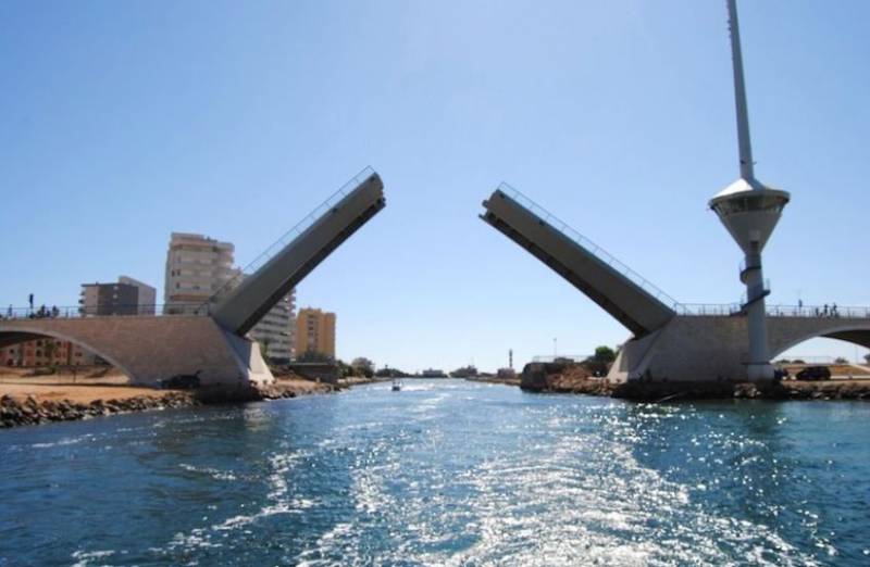 La Manga Estacio bridge breaks down again