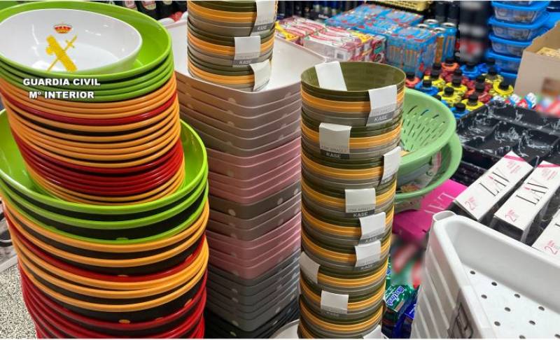 Police confiscate 100,000 products from supermarkets because their labels are not in Spanish