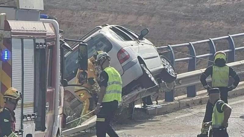 Car dangles off Orihuela Costa bridge over the busy AP-7 motorway