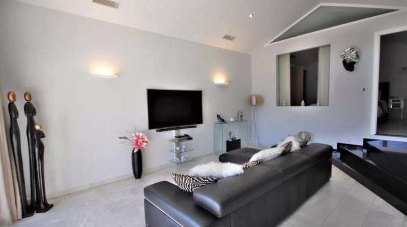 Stylish and spacious apartment for sale at La Manga Club for €270,250 from Elysium Properties