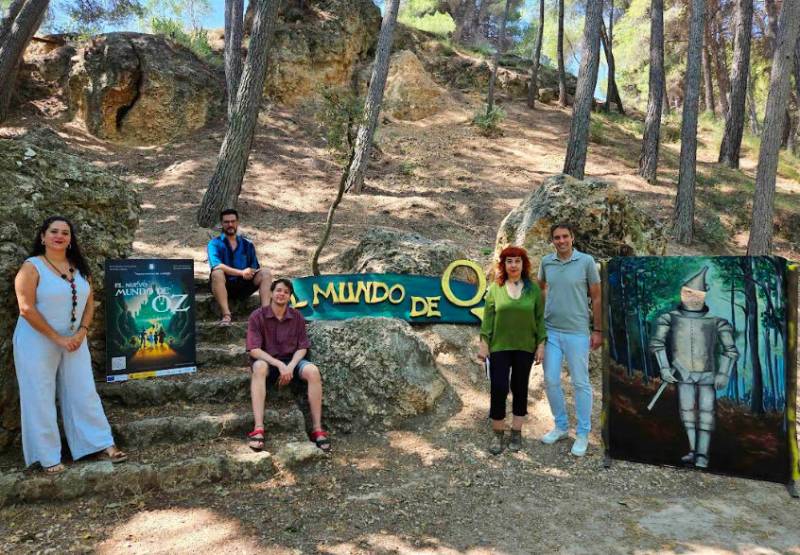 July 2025 The Las Fuentes del Marqués beauty spot in Caravaca welcomes the Wizard of Oz!