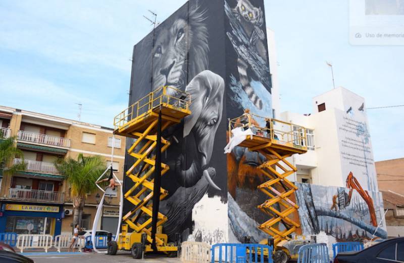September 27 Free guided safari tour of Los Alcazares urban art at night