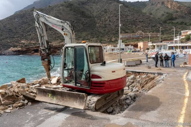 Sinkhole prompts emergency works on El Portús seafront to stop erosion and protect homes
