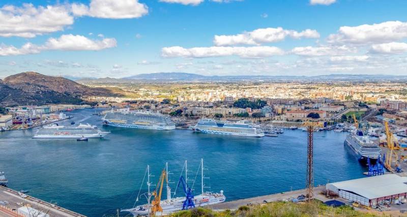 Nearly 18,000 cruise passengers arriving in Cartagena with seven cruise ships due in six days