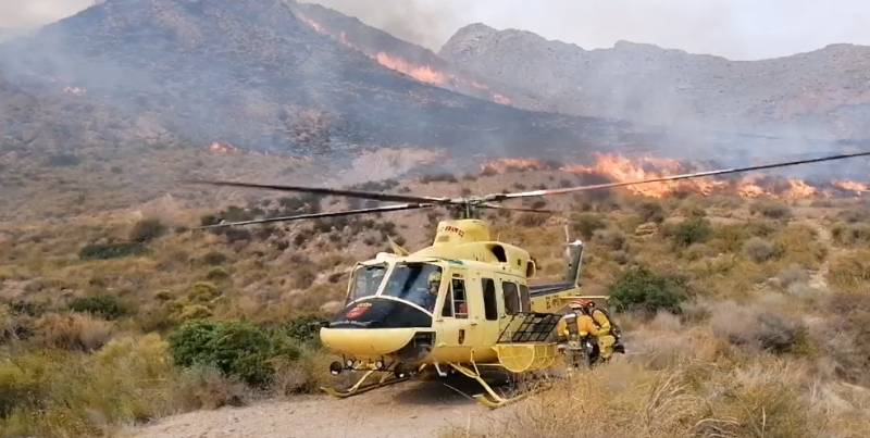 A hundred firefighters bring Mazarrón weekend wildfire under control