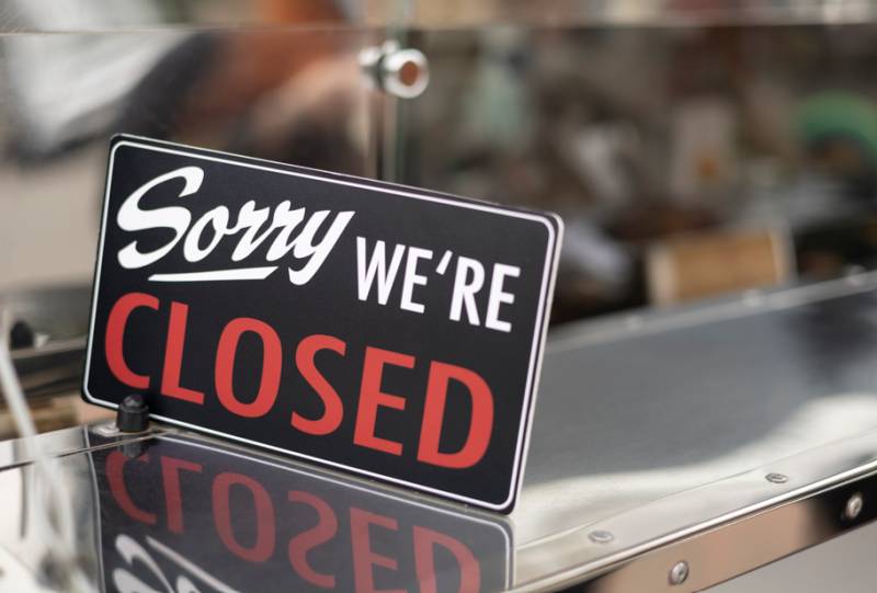 Which supermarkets are open in Spain on Monday October 12?