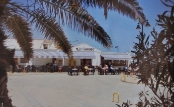 Demolition of the Restaurante Mediterraneo, El Mojón.